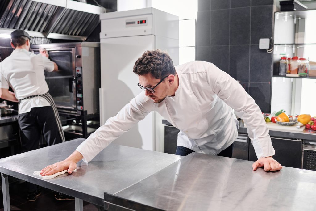commercial-kitchen-cleaning-procedures